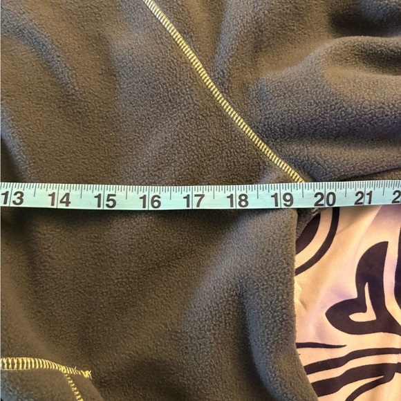 nwt-Bass Mens 
1/2 Zip Front pocket 
LongSleeve Hoodie 
Adjustable Toggle waist - Picture 9 of 10